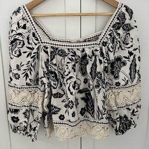 Christian Siriano Floral Black and Cream Women's Boho Linen blend top EUC